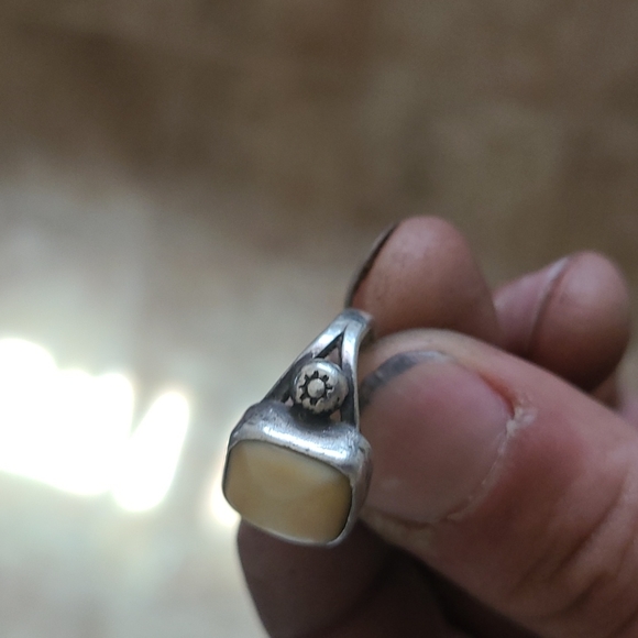 Silver and ivory ring - Picture 2 of 4